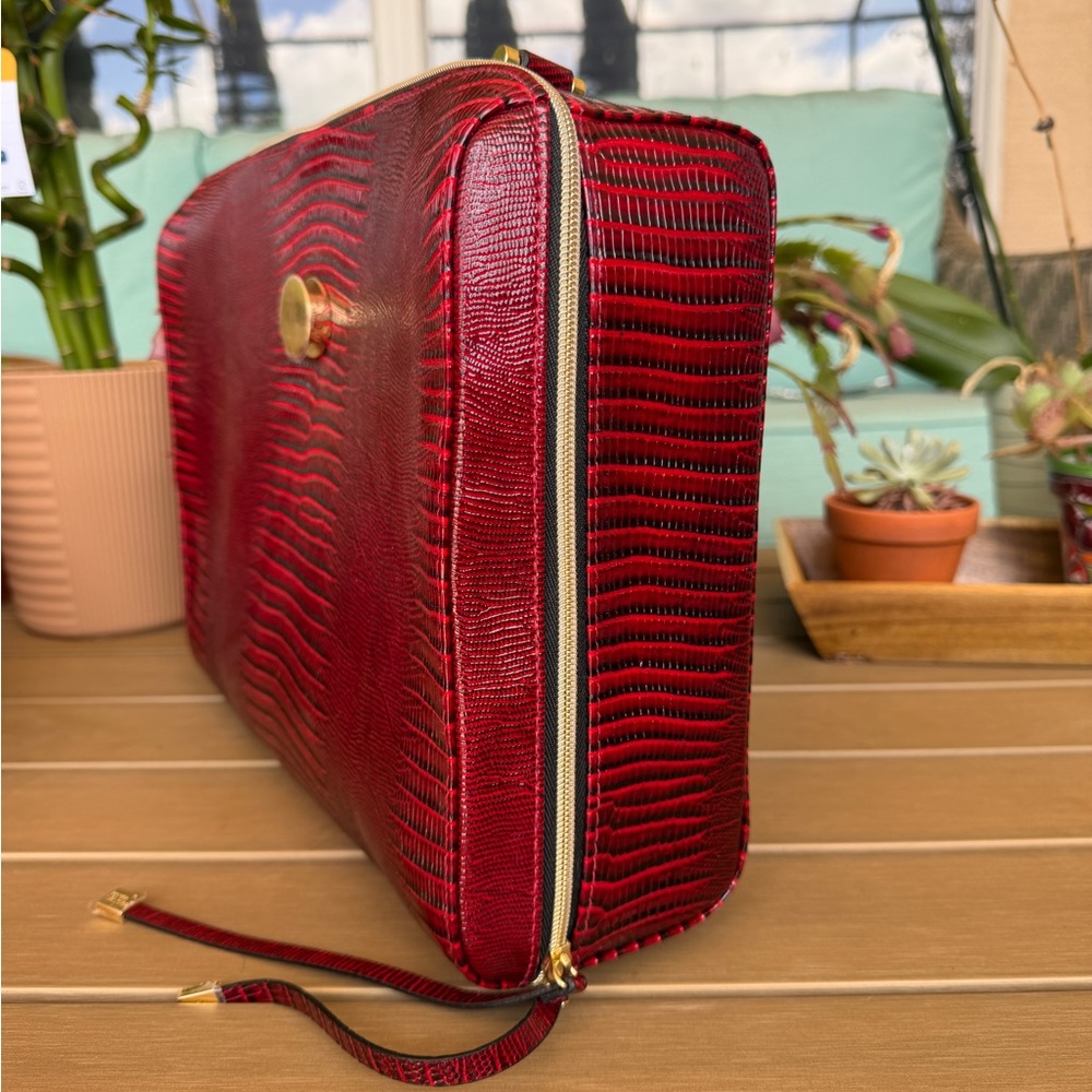 Elegant Red Textured makeup bag - Picture 2 of 4